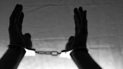 Vigilance team caught Sub Inspector taking bribe