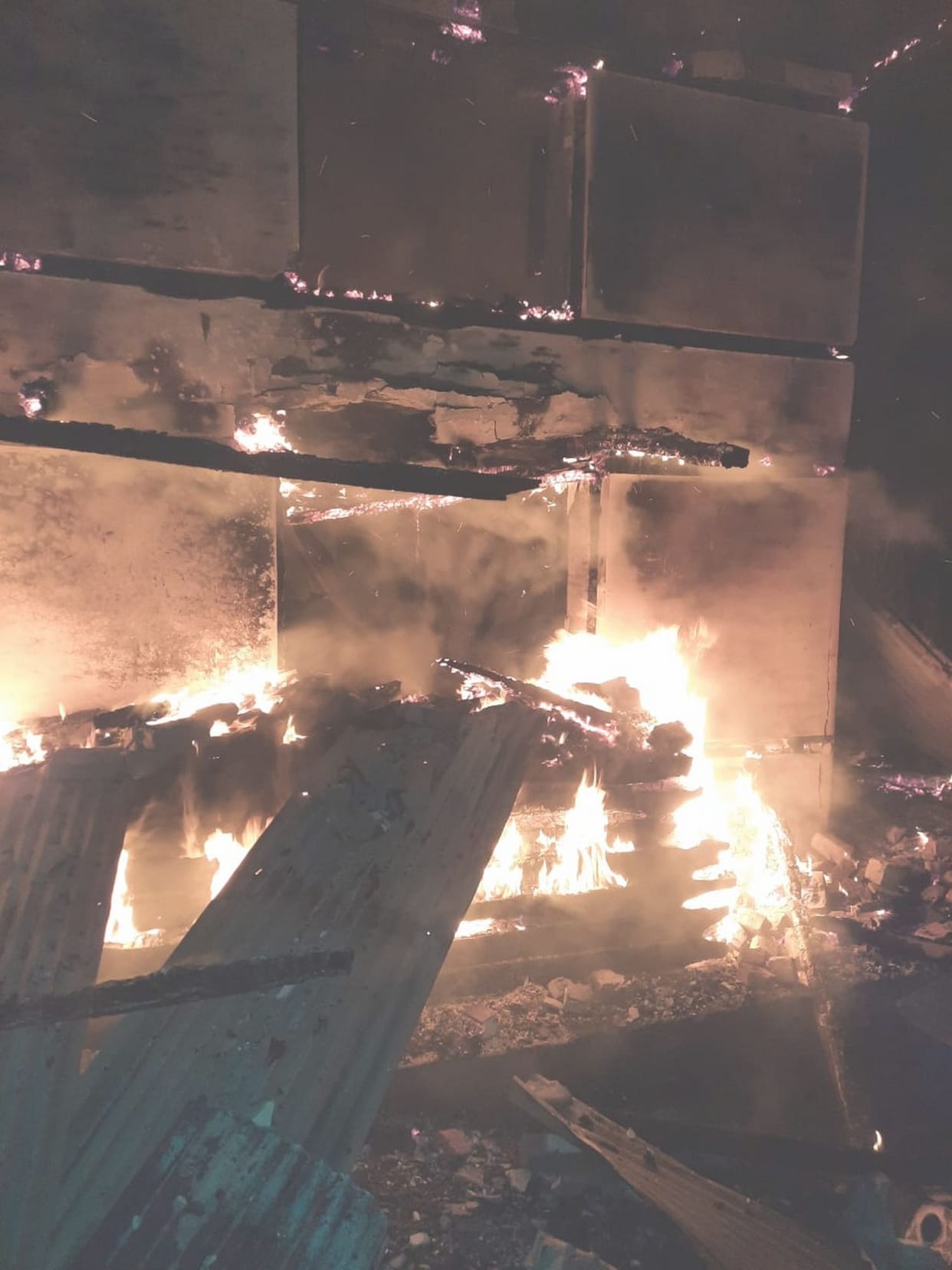 Fire in Manikarn burns a three-storey house