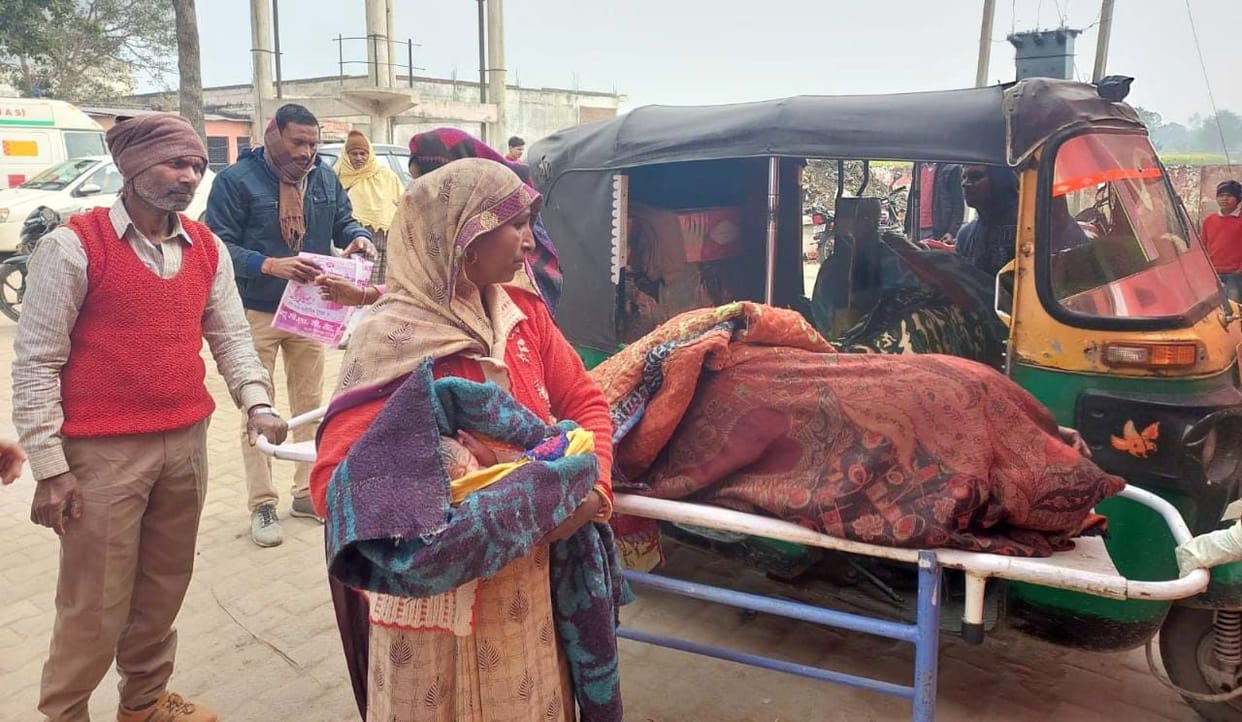 hardoi news,Ambulance did not reach for two hours, delivery in tempo