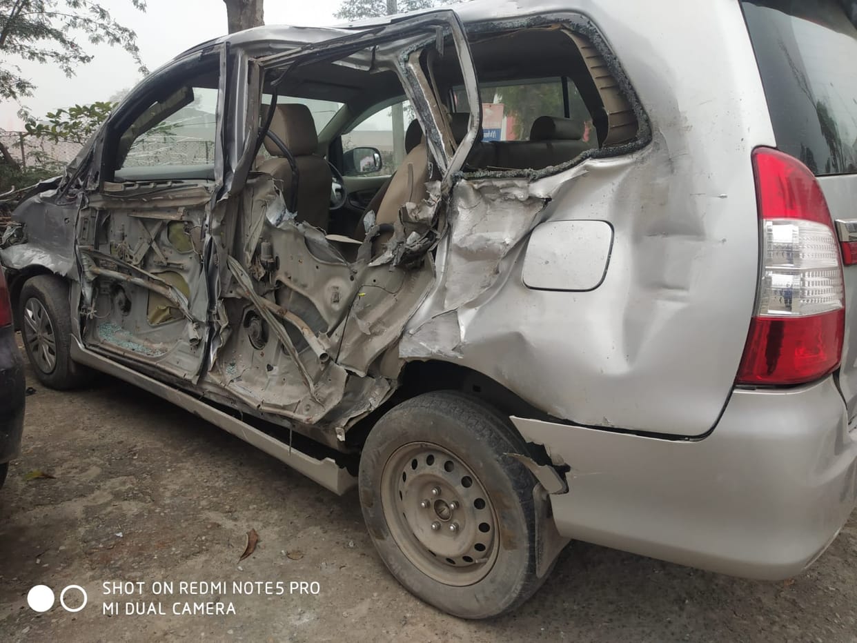 Car going to Ganga Snan dies due to truck collision, four injured