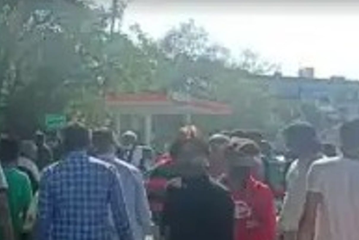 Indore: Sensation spread due to the rumor of having a child in a closed suitcase, later it was found that the suitcase was empty