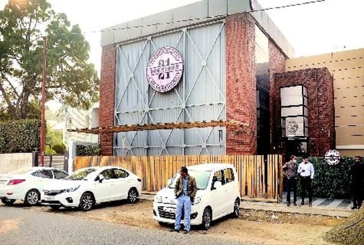 bareilly police Will expose white collars involved in black business of liquor