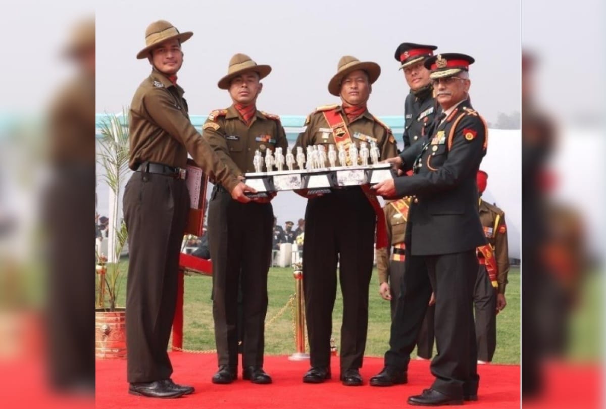 Army Chief General Manoj Mukund Naravane presented the Army Day Parade best marching contingent trophy