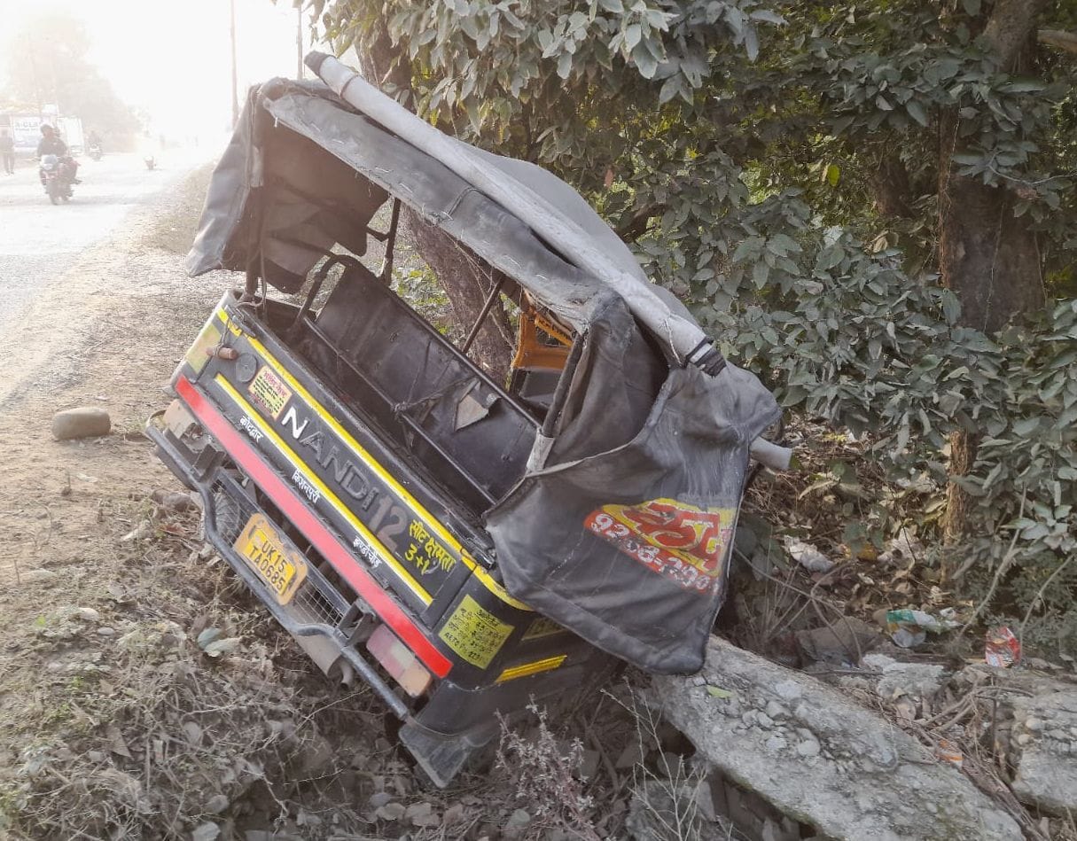 Driver injured in auto overturn