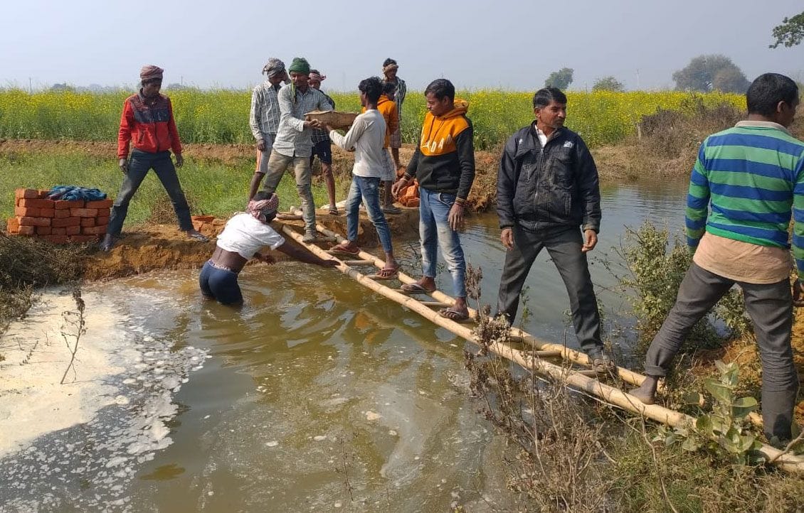 100 bighas of crop submerged due to cutting of track of Atwa Rajbha, farmers upset, demand for compensation