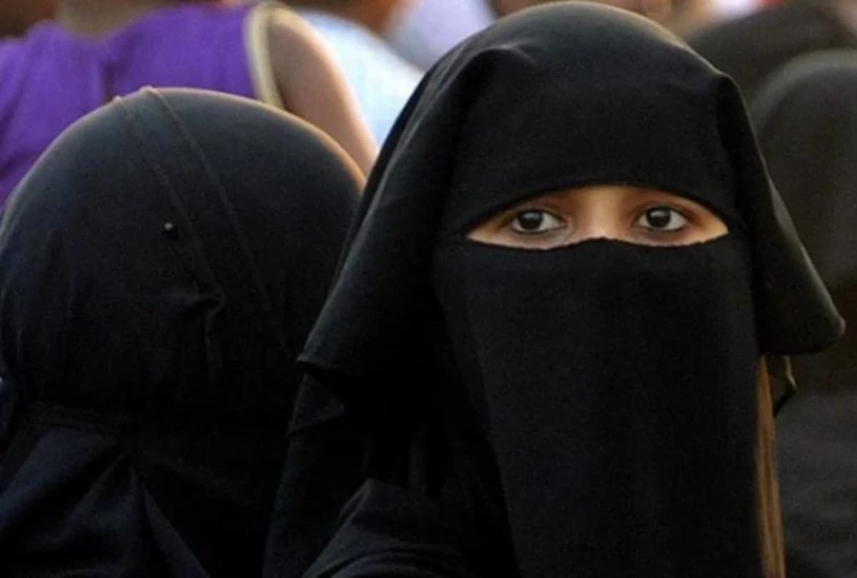 Madhya Pradesh: Poster pasted in support of hijab in Ujjain, wrote objectionable things... Police registered a case
