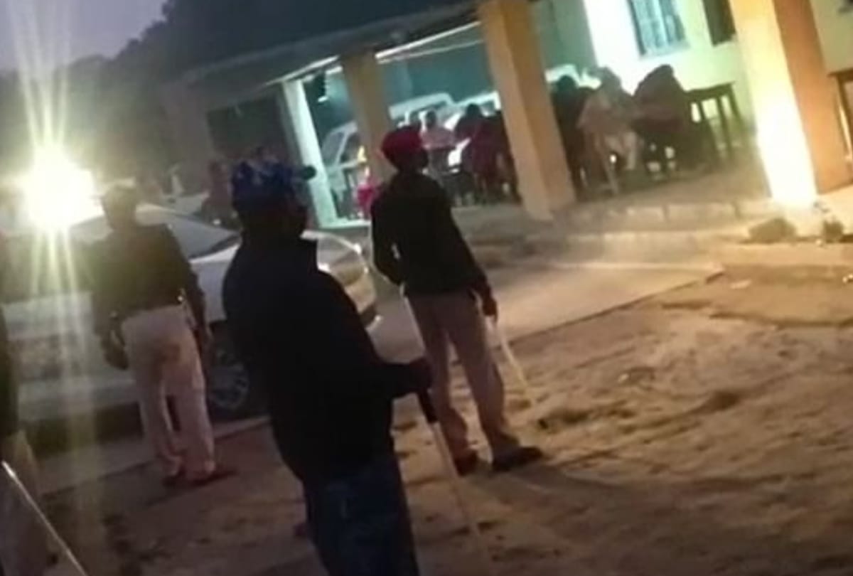 Bihar Board Exams candidates attempts bihar board 12th exam with help of vehichles headlight in motihari