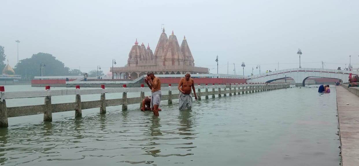 Devotees take a dip in the lake on Mauni Amavasya