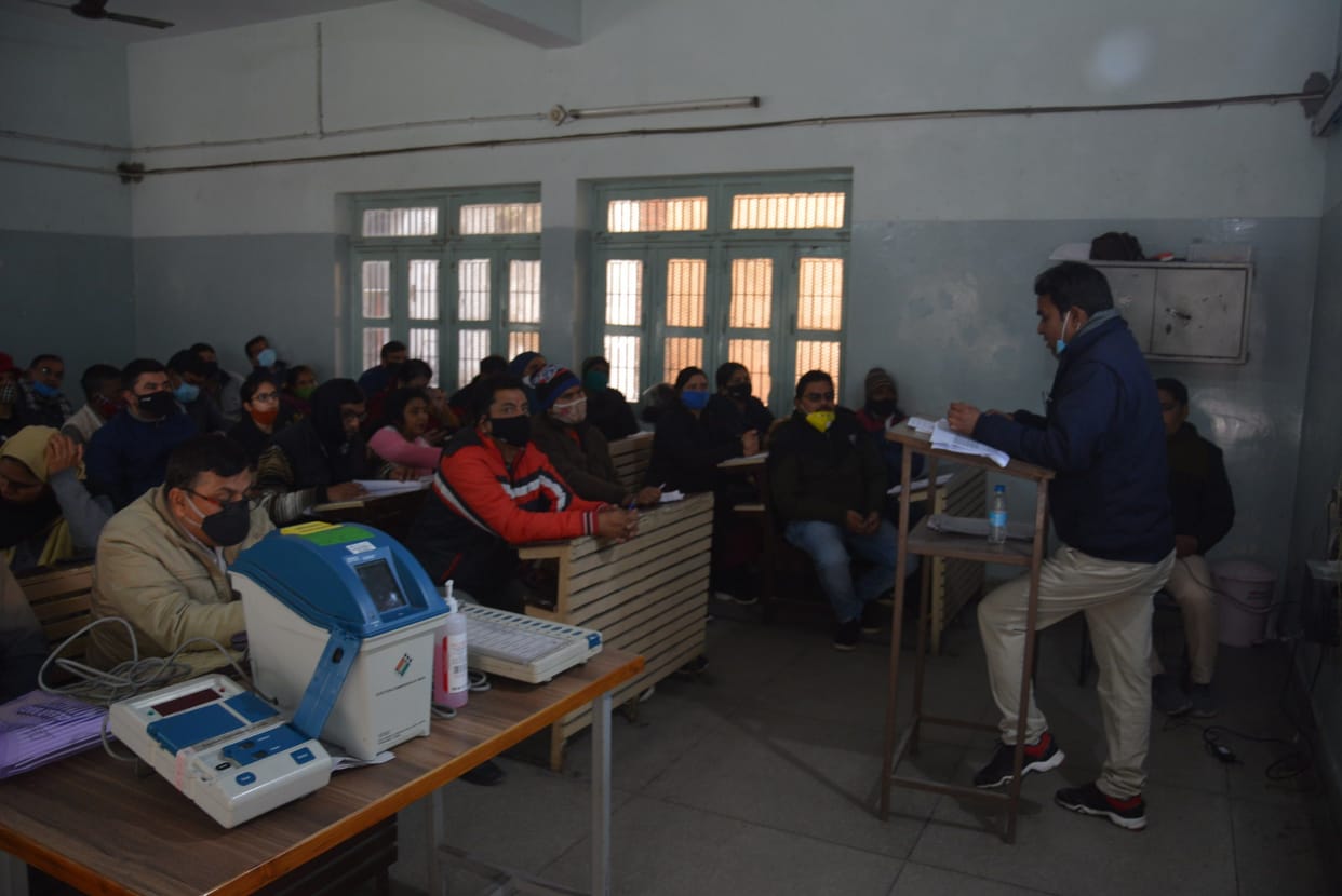 128 employees absent in training on the second day