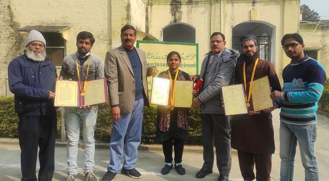 Principal honored topper students
