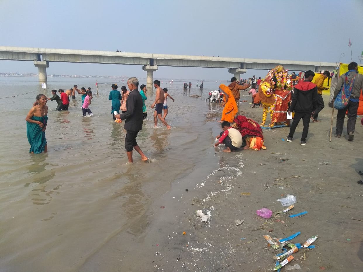 Mauni Amavasya: Devotees gathered in Dhai Ghat Magh Mela to take bath