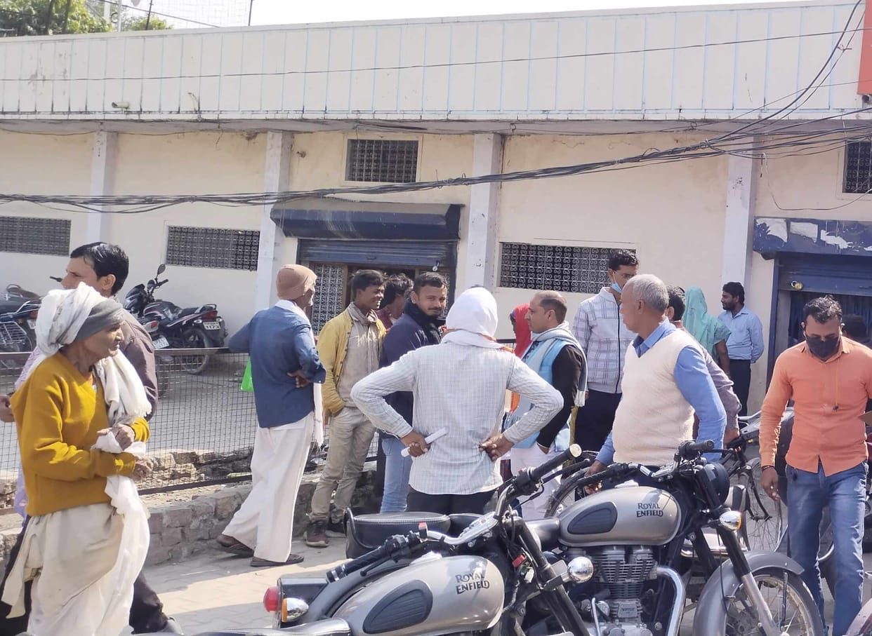People circling for Aadhaar, middlemen active