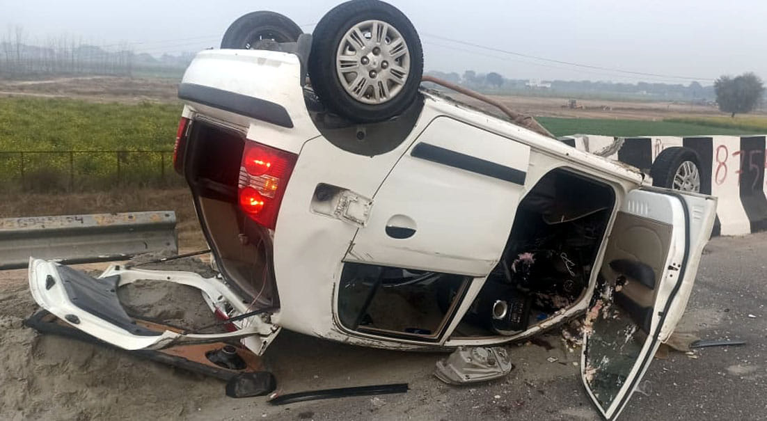 Five injured after uncontrollable car overturned on EPE
