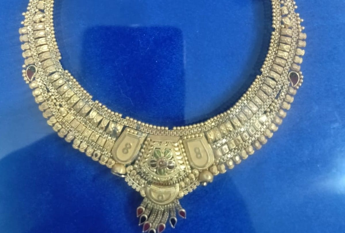 Game addiction made a thief: In Chhatarpur, a 12-year-old child stole 4 tola of gold, was about to sell jewelry and buy a new mobile