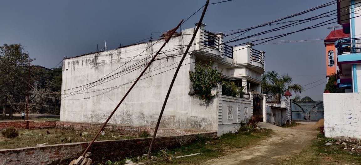 Electric wires with the help of bass-ball, can make life's light