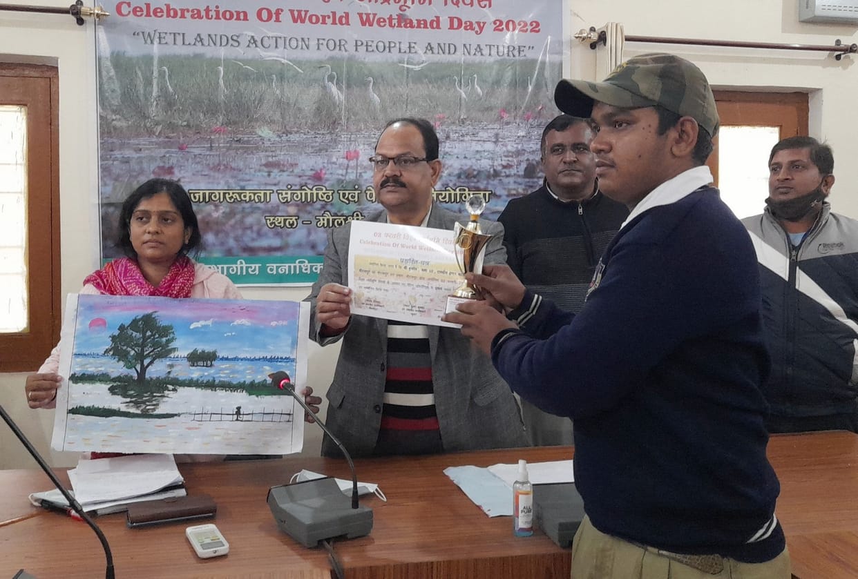 Made aware students and girls on Wetland Day