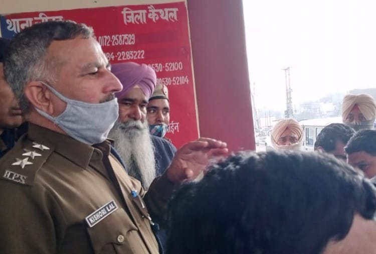 Dispute between police and Vigilance in Cheeka police station in Kaithal of Haryana