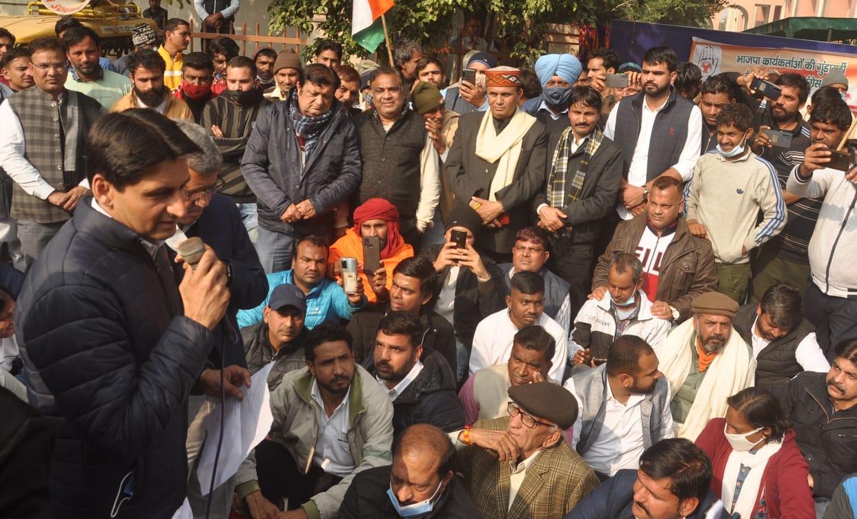 Demonstration for non-action in stone pelting case at party office
