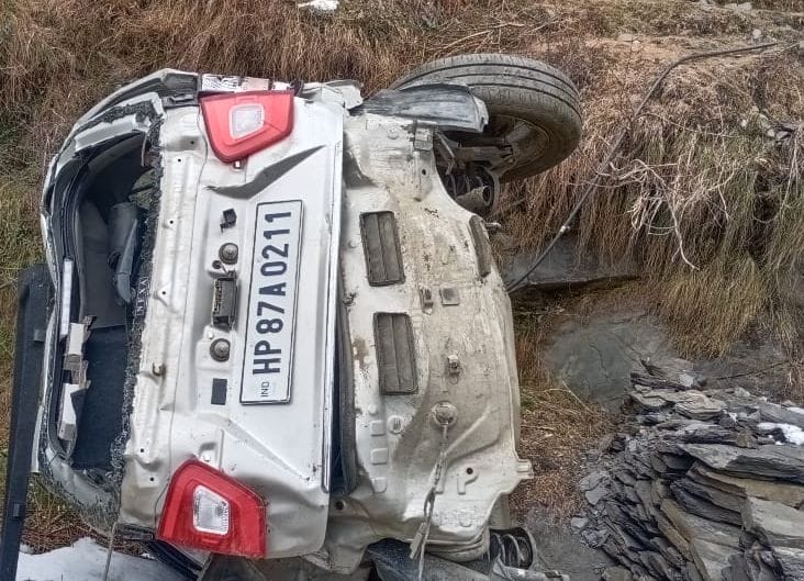 Car collapses in Pansinala, one dead