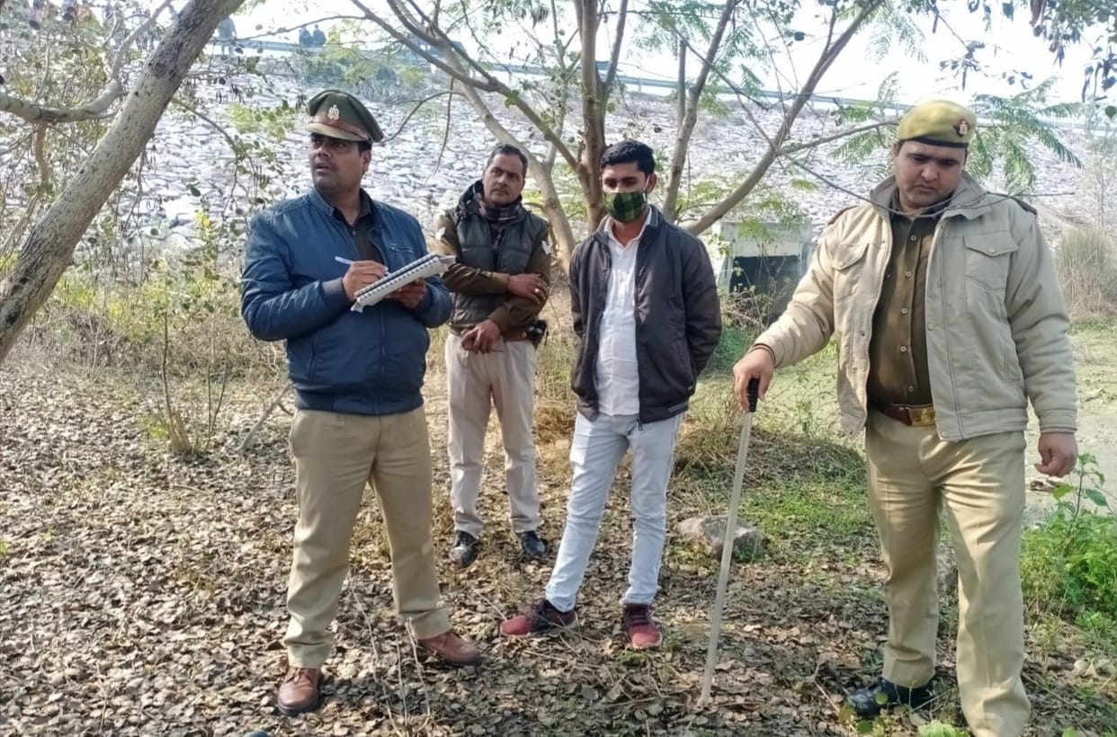 Dead body of middle-aged found hanging from tree, fear of murder