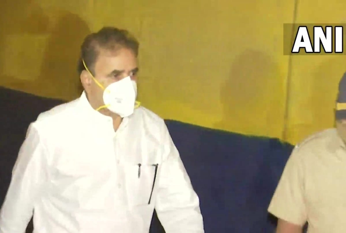 Maharashtra Special CBI court sends former Maharashtra minister Anil Deshmukh, suspended Police officer Sachin Waze Kundan Shinde Sanjeev Palande to judicial custody in connection with a corruption case