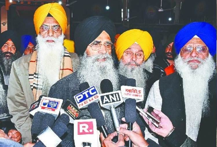 Mohammad Mustafa again in controversy