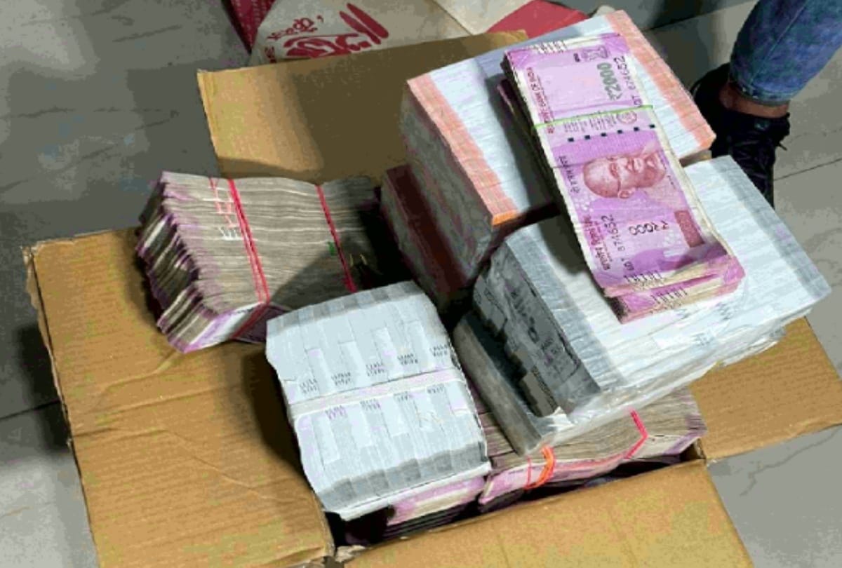 Noida retired IPS officer IT raid more than 600 lockers in house basement, officers shocked on seeing bundles of note