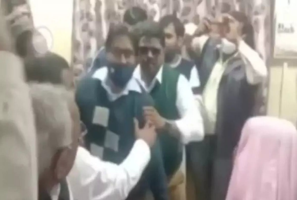 Misbehavior of nephew of Congress leader: In Bhind, the nephew of Congress leader Govind Singh dragged the officer of the Electricity Department out, pushed and told the truth