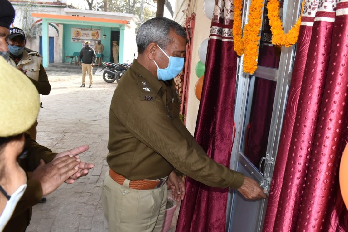The SP inaugurated the built room by cutting the tape