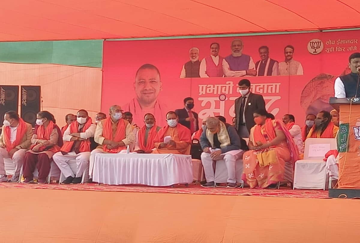 UP Assembly Election 2022: Yogi Adityanath Pray In Govardhan Mandir Mathura News