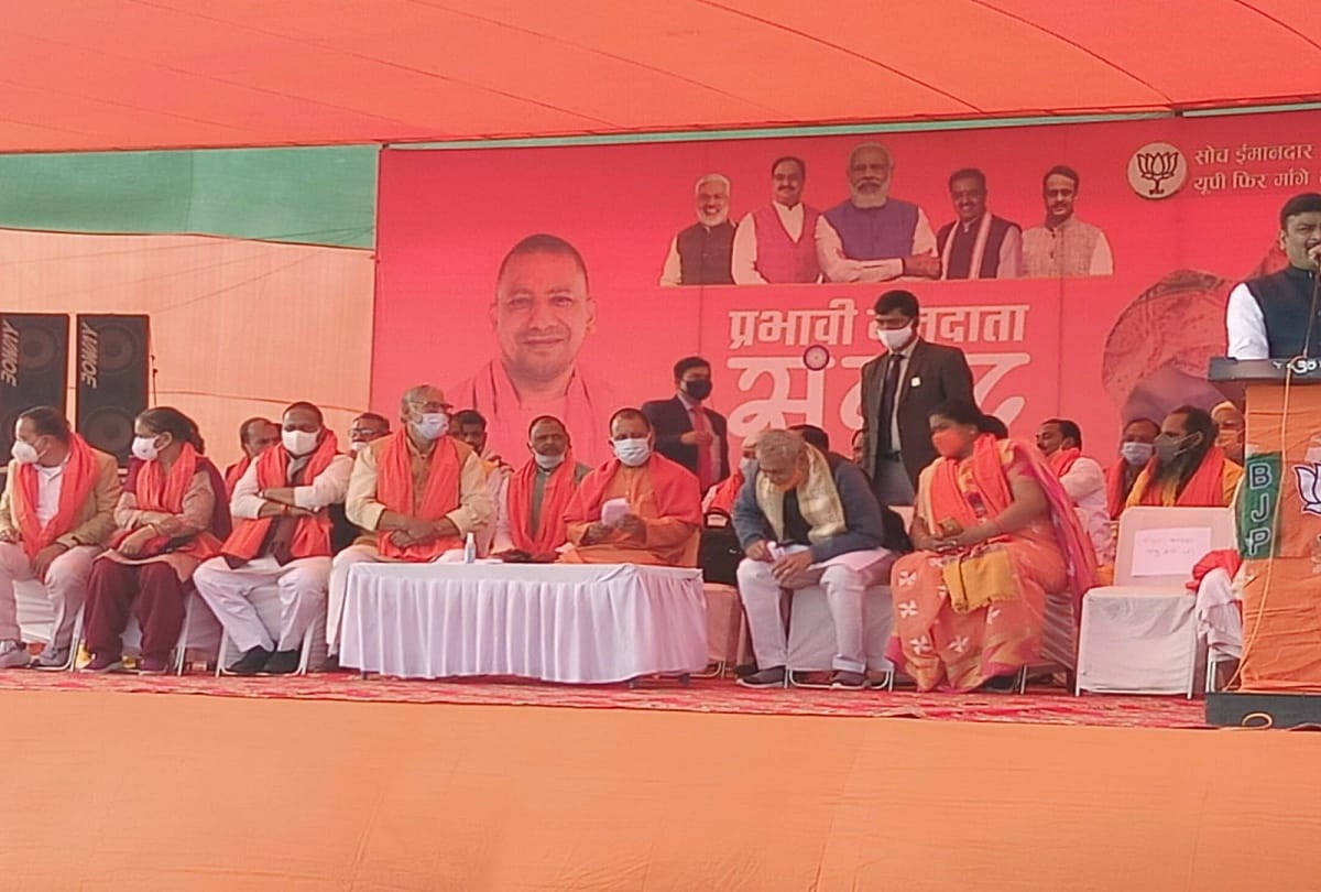 UP Assembly Election 2022: Yogi Adityanath Pray In Govardhan Mandir Mathura News
