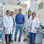 बीएचयू में असिस्टेंट प्रोफेसर डॉ. समरेंद्र सिंह अपनी टीम के साथ