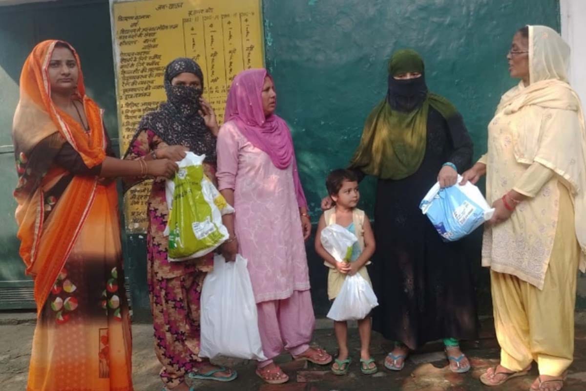 Exclusive: In this district of UP, two and a half thousand women, who feed thousands, did not get the money for distribution of dry ration for a year
