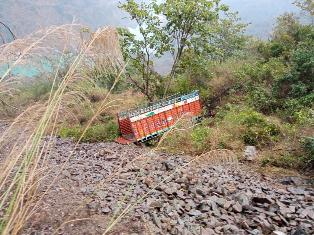 uttarakhand news: Truck fell into ditch on Rishikesh-Badrinath highway, two killed, seven injured