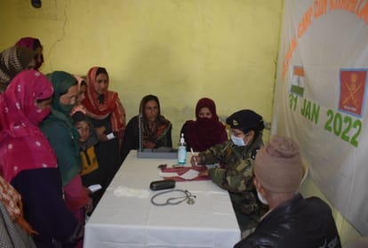 Salute to the army: How the medical team of the army is reaching the snowy areas, see how it is doing the treatment