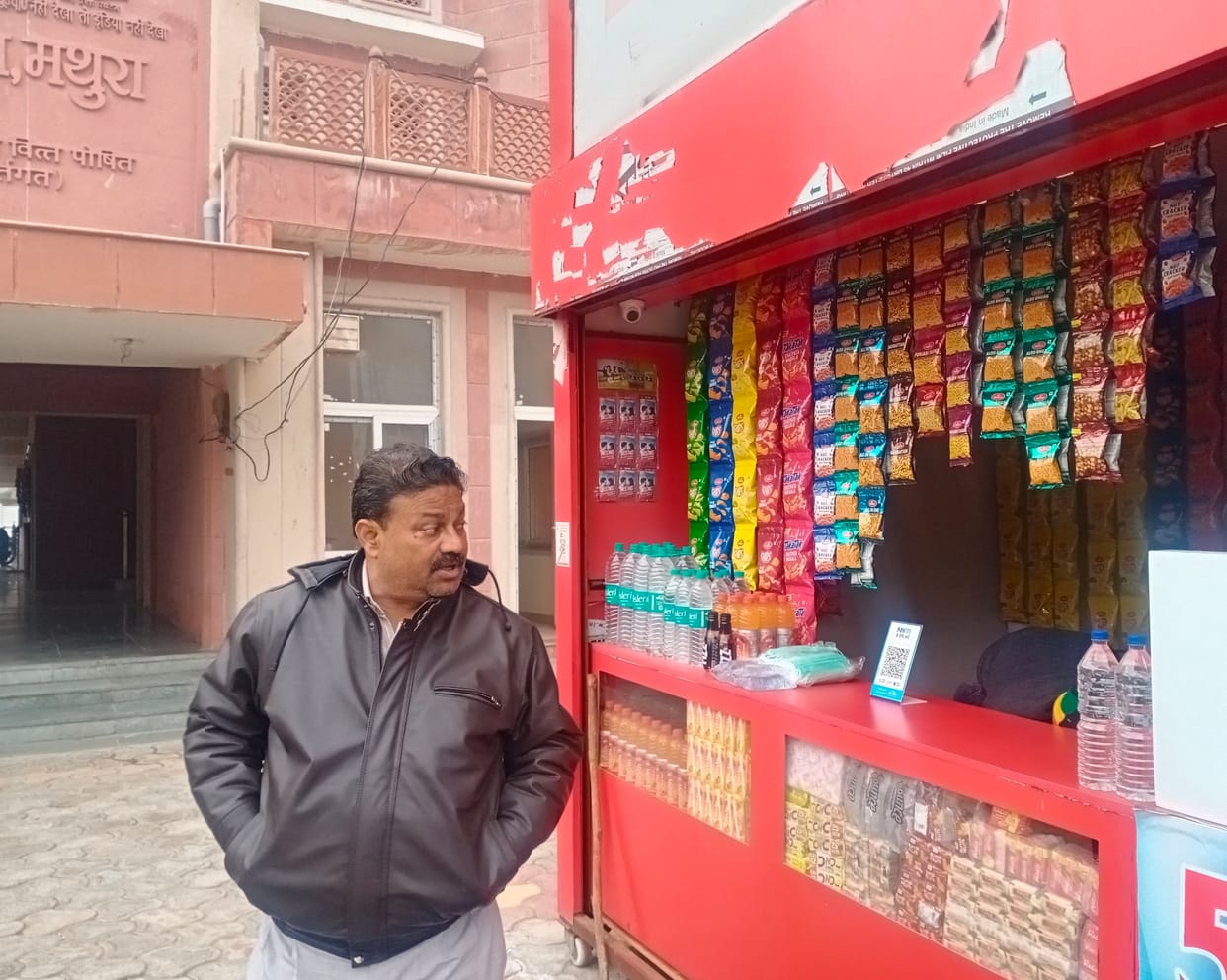 Mathura: ARM inspected the bus stand, reprimanded the in-charge for encroachment