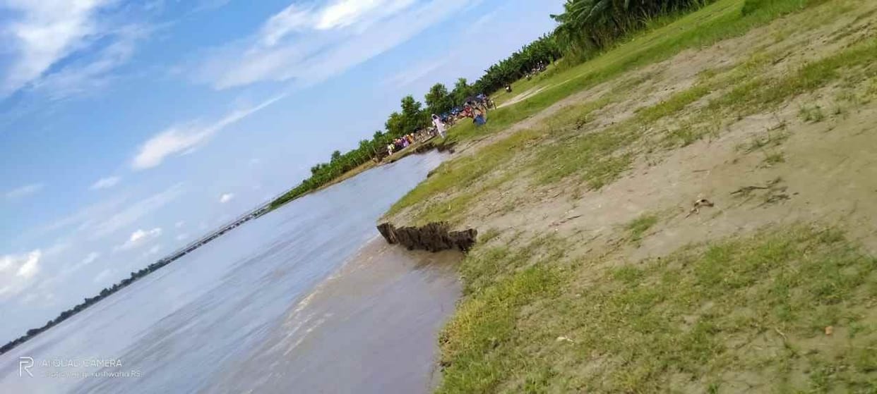 Gandak river does not seem to be complete