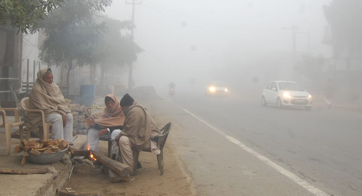 Fog remained overnight, the speed of vehicles slowed down