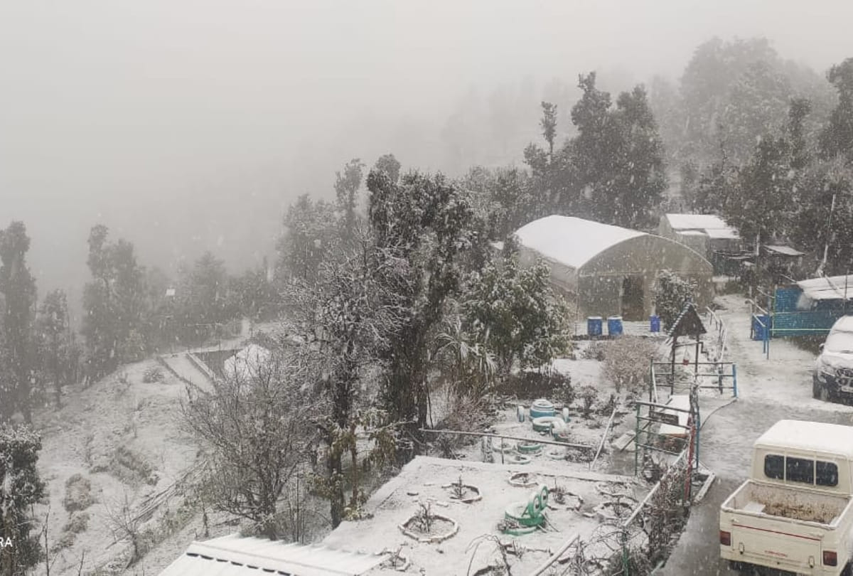 Many roads including highway closed first snowfall of year in Joshimath and Ghingharan problems increased due to rain
