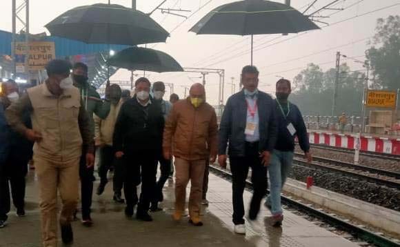 CRS inspected the electrification of Shahjahanpur railway section