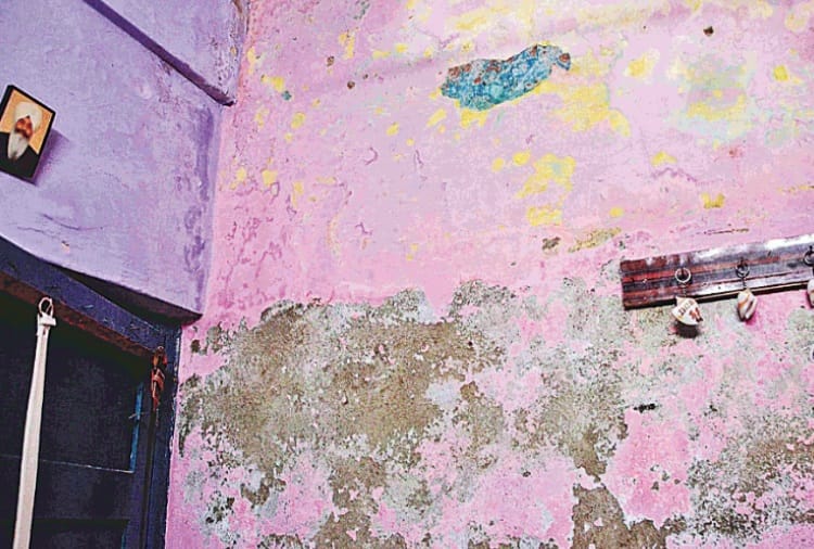 Condition of houses built in Police Lines located in Sector-26 of Chandigarh is dire 