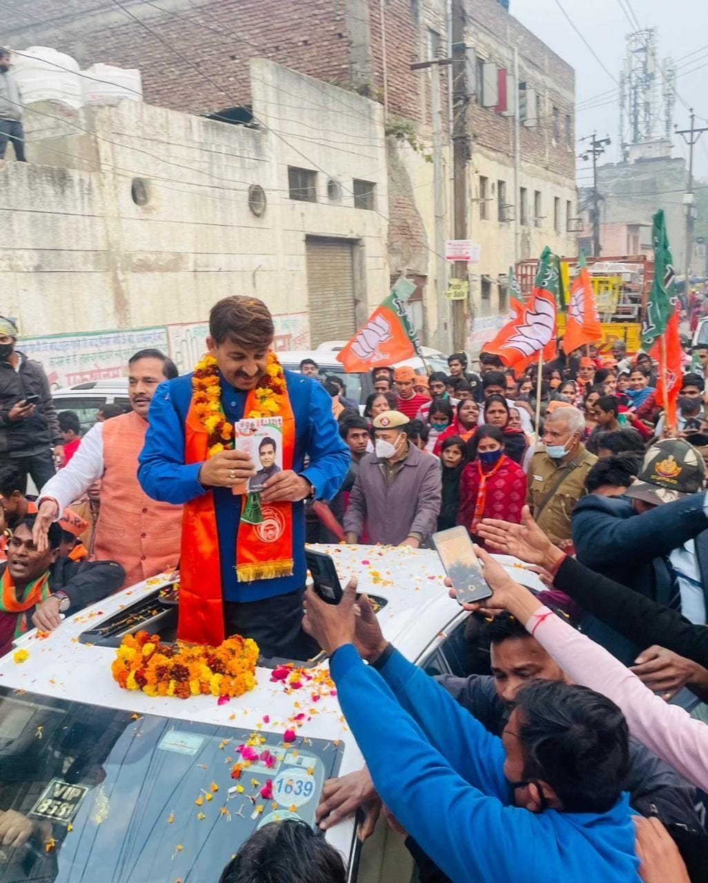 Vote in the interest of the nation: Manoj Tiwari