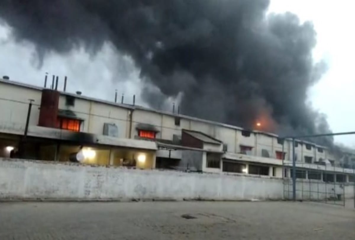 Fire in Britannia Biscuit Factory, more than six fire engines are trying to extinguish the fire