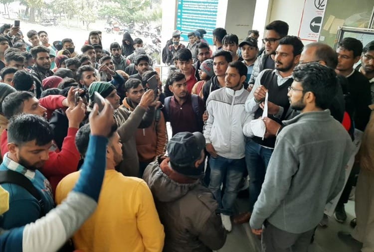 INSO protested outside VC office of CBLU in Bhiwani