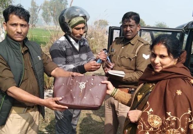 Honesty: Police personnel returned the bag filled with cash and jewelery to the woman