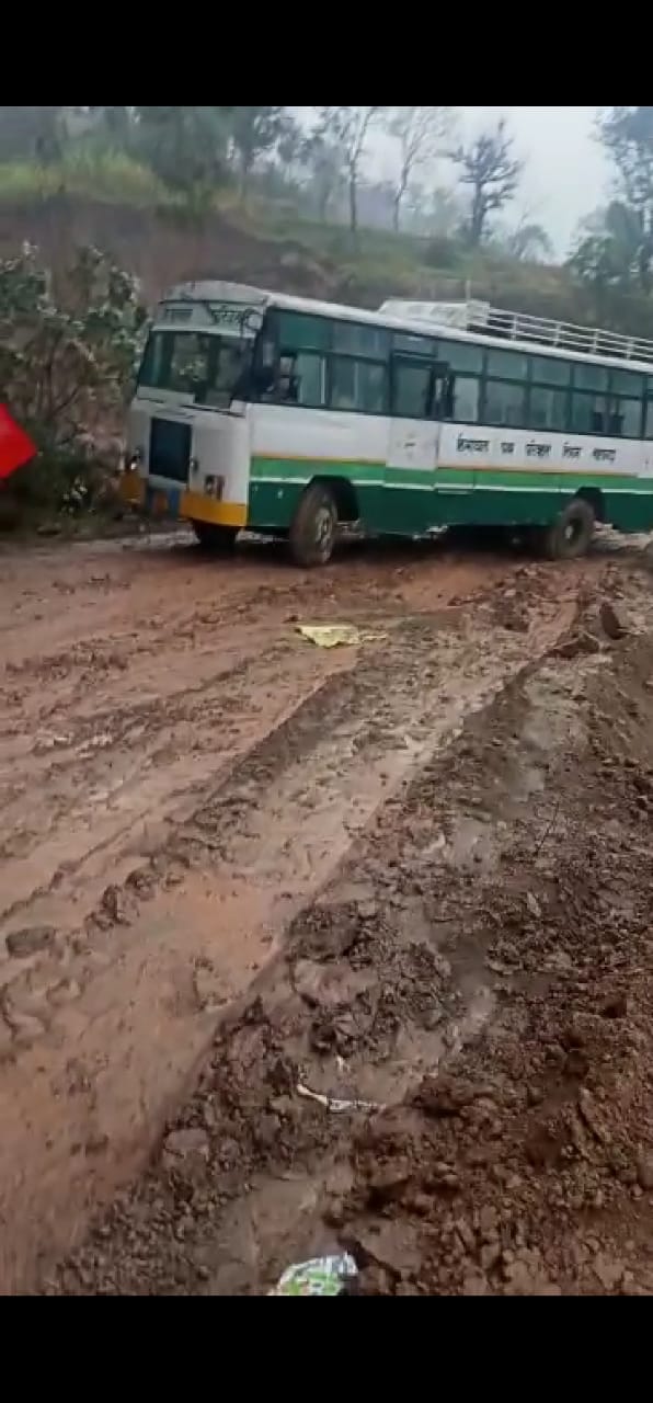 HRTC bust caught in traffic jam for three hours as struck in mud at Nalagarh-Doli Soona road after rain
