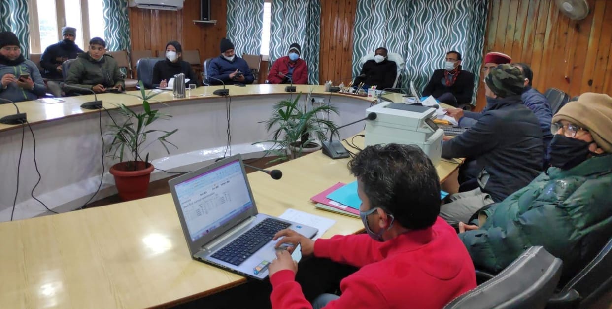 Randomization of EVM and VVPAT machines for 600 booths in Pithoragarh district