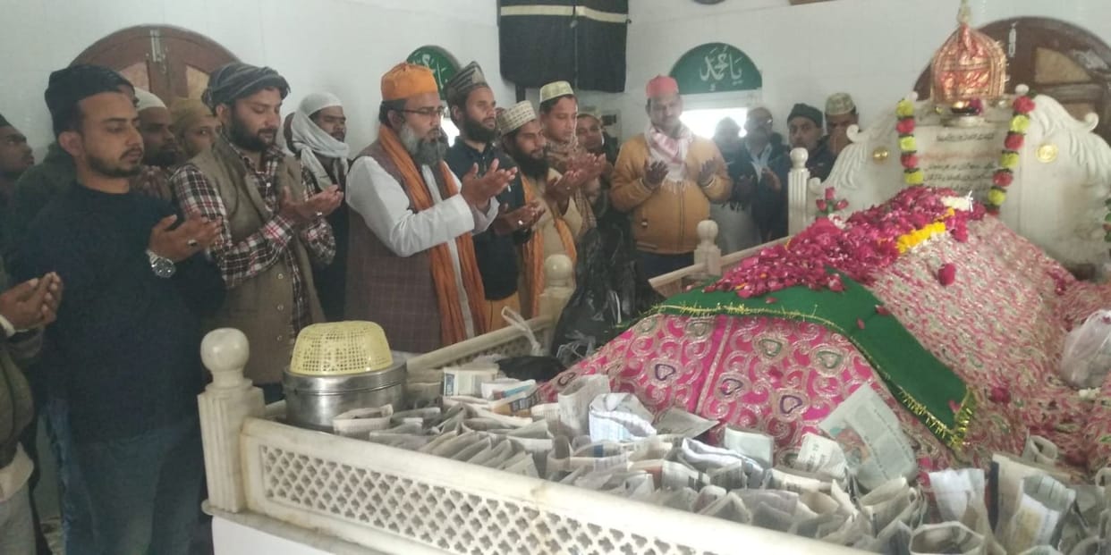 Nauchandi Jumeirat in the Dargahs, read Fatiha