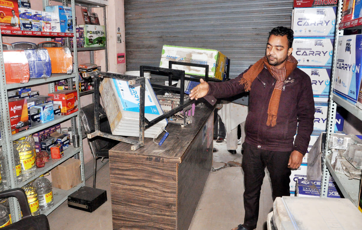 Goods worth lakhs stolen from inverter battery shop