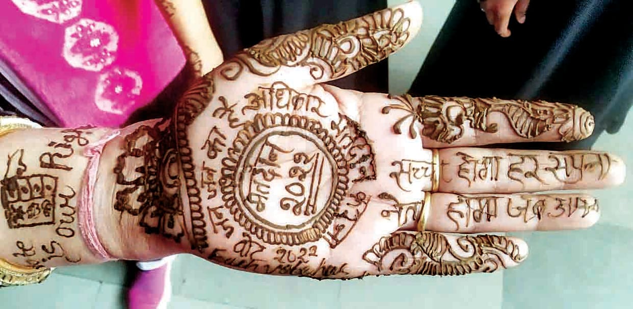 I have made mehndi in my hands... but there is a lot of pain in my heart.